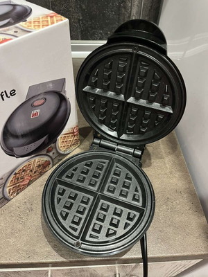 Waffle maker brand new in excellent condition