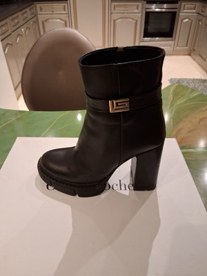 Guy Laroche black ankle boots with chunky heel, new, size 37