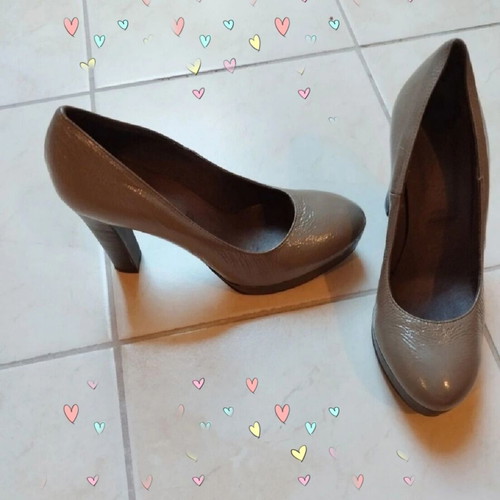 Wall Street pumps taupe leather, size 40