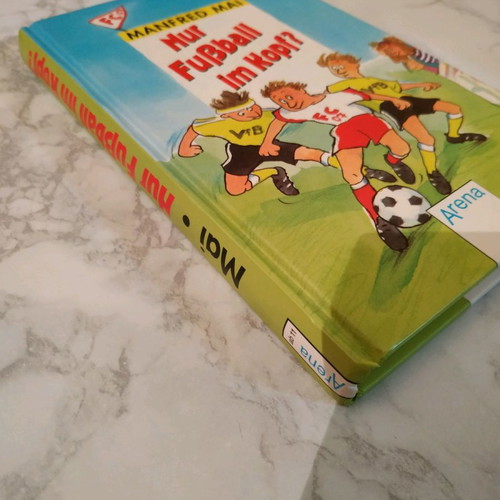 German book like new about football