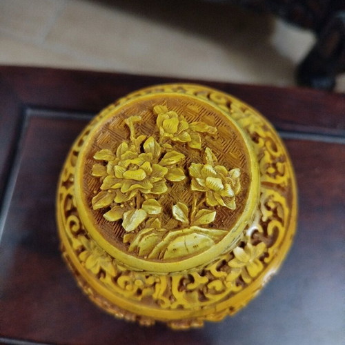 Asian container with lid like new, height 13cm