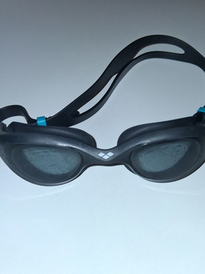 Arena swimming goggles like new