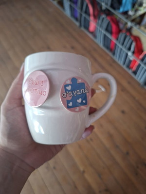 Mug with magnets and badges new with tags