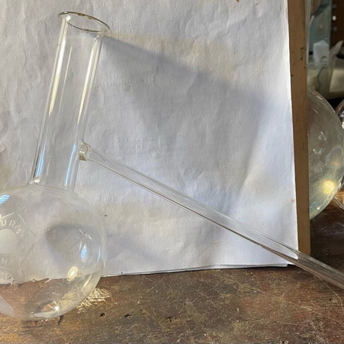 Distillation flask like new