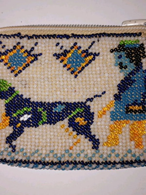 Coin purse used with hunter and dog design made of colorful beads