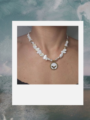 Queen of the Sea Summer necklace white gold with round mermaid tail