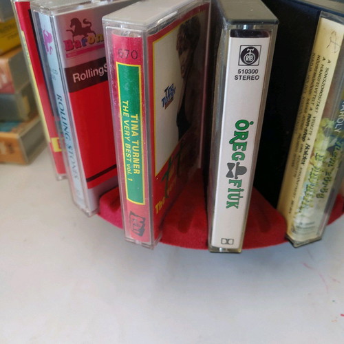 Aluminum rotating cassette holder like new with 16 slots