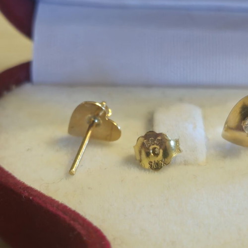 K14 Gold Heart Stud Earrings like new, 1.05g
