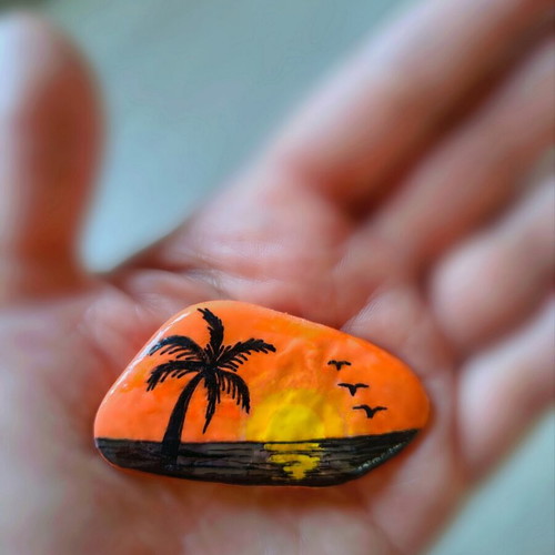 Handpainted Decorative Painted Pebble Magnet new