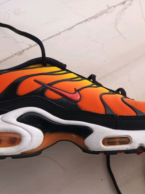 Nike Air Max Plus Sunset size 44 like new, black and orange sneakers