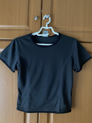 Nike women's sports shirt, black, size M