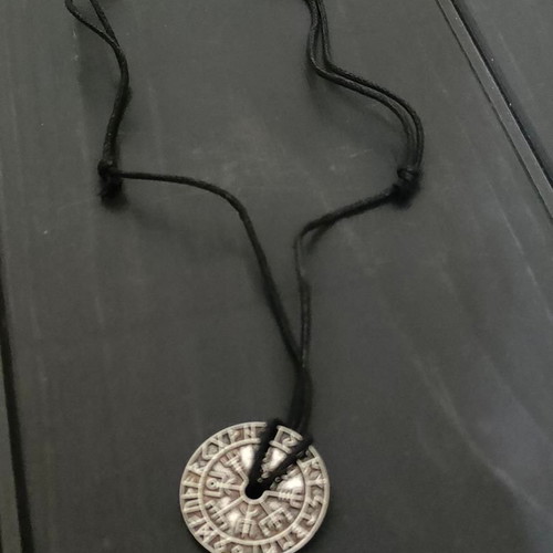 Vegvisir pendant with Scandinavian runes like new