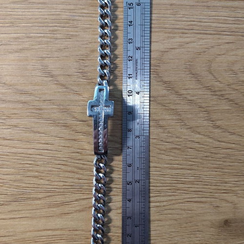Cross bracelet with diamonds