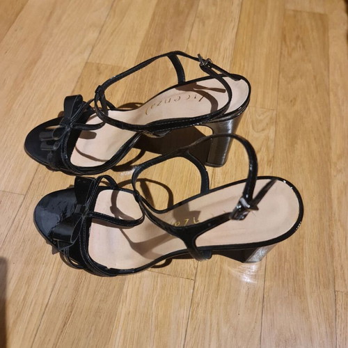 Vicenza sandals size 40 like new, black, 10cm heel