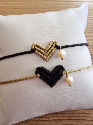 Bracelet with handmade macrame heart new, black and gold color