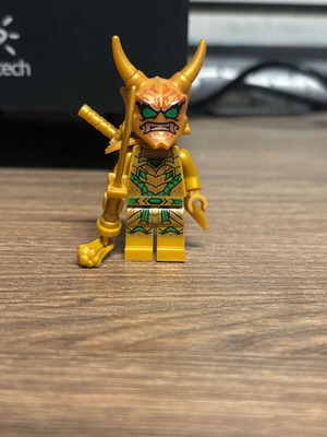 Oni Lloyd one set exclusive σαν καινούργιο από το σετ Gold Dragon