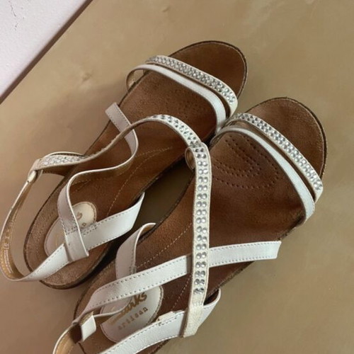 Clarks leather sandals size 39 wide fit with strass, like new