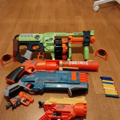 Toy guns used, in very good condition