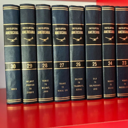 The Encyclopedia Americana 30-volume set like new, hardcover, English