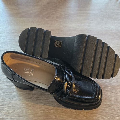 GiAnni women's patent leather loafers like new, black, size 39