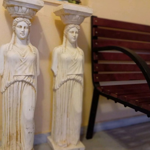 Caryatid 85 centimeters new, cement