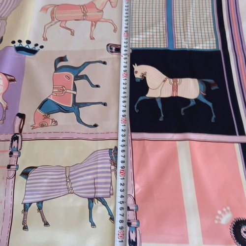 Women's scarf like new, pink multicolor 90×90