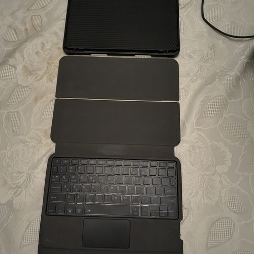 iPad Air 11 inch M3 cellular 128GB with keyboard case