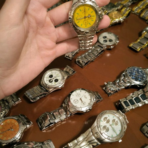 Men's watch needs battery