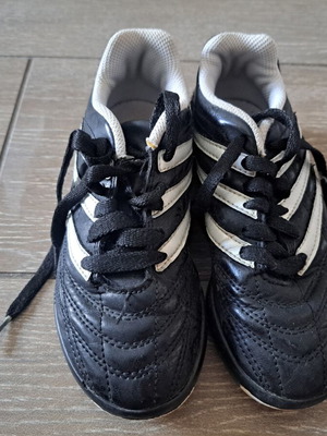 Adidas football shoes size 31 used, black