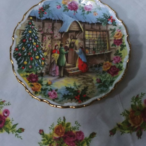 Royal Albert Christmas Collection plate set 6 pieces new bone china