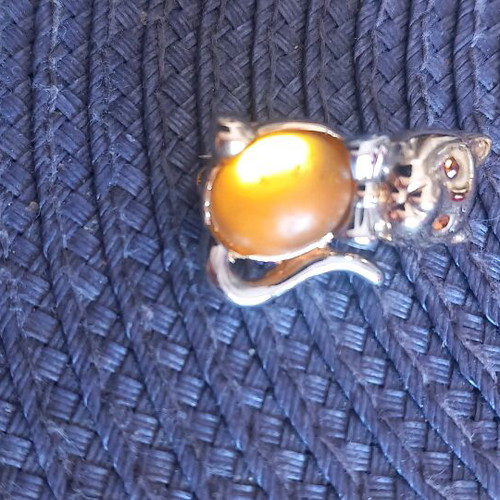 Cat brooch with rhinestones