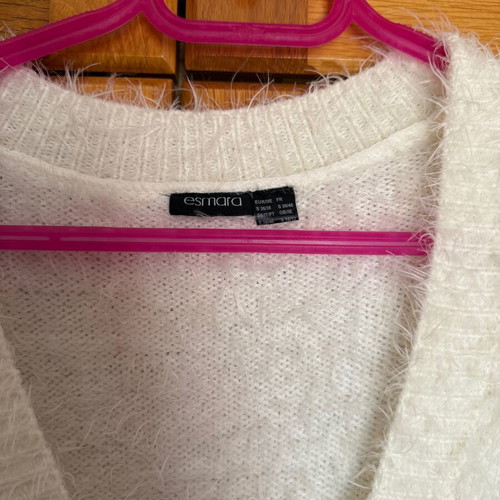 White cardigan with gold zipper and fluff new, size S