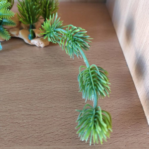 Artificial aquarium plant like new, 14 cm tall with base