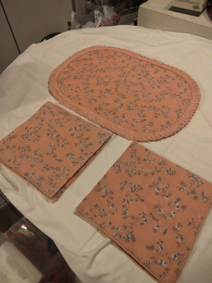 Placemat and 2 cotton kitchen towels like new
