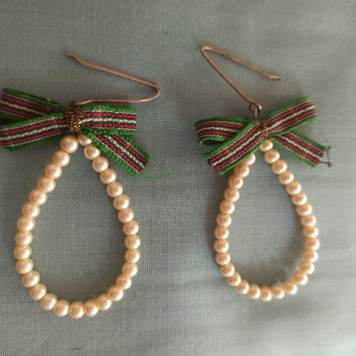 Vintage teardrop earrings with pearls and bow like new