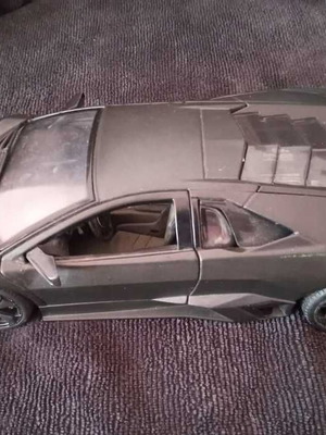 Bburago Lamborghini Reventon 1:18 used with damaged hood