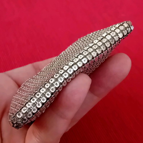 Vintage metal wallet in silver tone like new