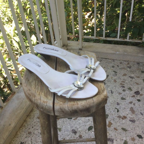 Haralas leather mules size 38 kitten heels used, white