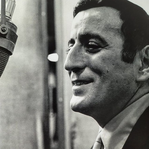 Tony Bennett photograph with handwritten signature like new, 25.5x20 cm