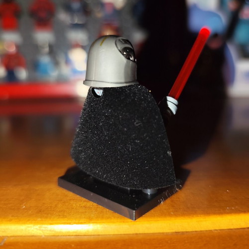 Φιγούρα Starkiller Galen Marek σαν καινούργια με βάση, κάπα, blaster, lightsaber