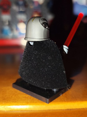Φιγούρα Starkiller Galen Marek σαν καινούργια με βάση, κάπα, blaster, lightsaber