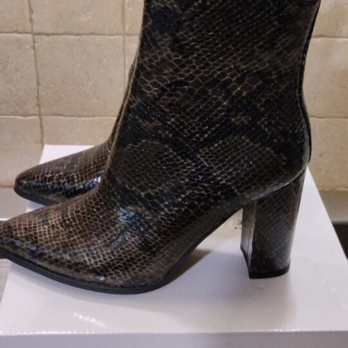 Women's ankle boots with square heel like new Black Snake size 37
