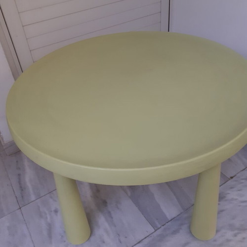 Plastic table Ikea like new, diameter 85 cm, height 49 cm