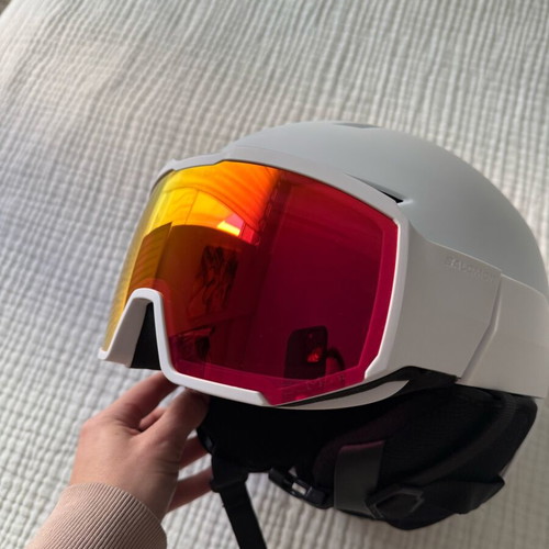 Salomon ski helmet like new
