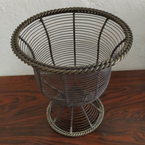 Metal fruit bowl used, excellent condition