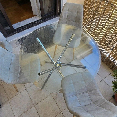 Glass table with three chairs like new