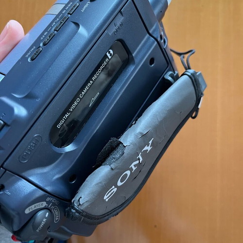 Sony Handycam DCR-TRV140E Digital8 like new in original box