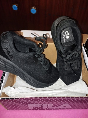 Γυναικεία αθλητικά παπούτσια Fila running μαύρα σαν καινούργια