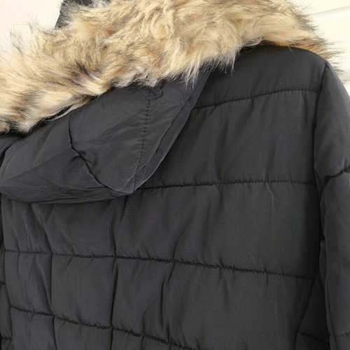 Zara winter jacket like new, black, with pockets and fur hood, size XS