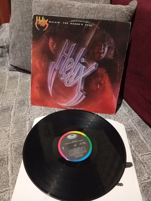 Helix Walkin' The Razor's Edge vinyl record used, rock